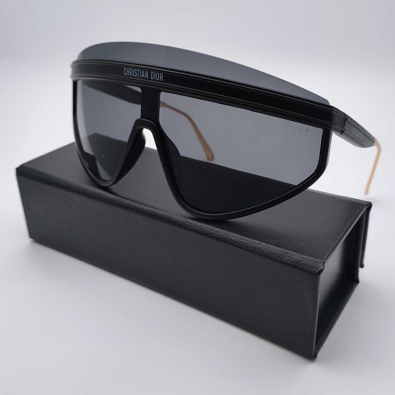 عینک آفتابی دیور کد Dior 22002 — تصویر ۳