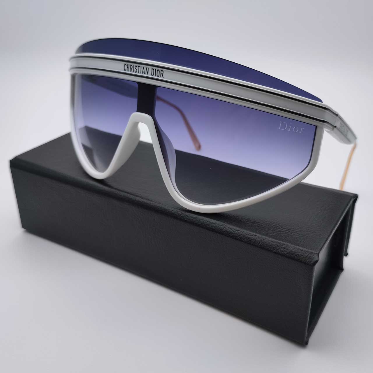 عینک آفتابی دیور کد Dior 22002 — تصویر ۷