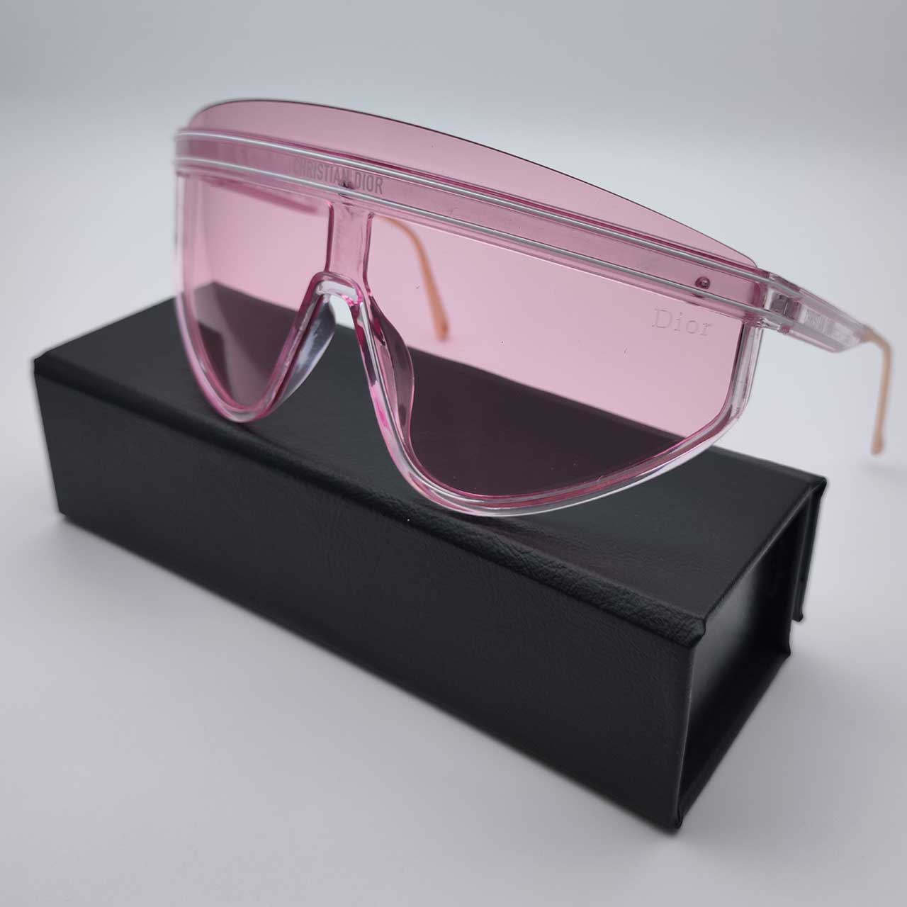 عینک آفتابی دیور کد Dior 22002 — تصویر ۴