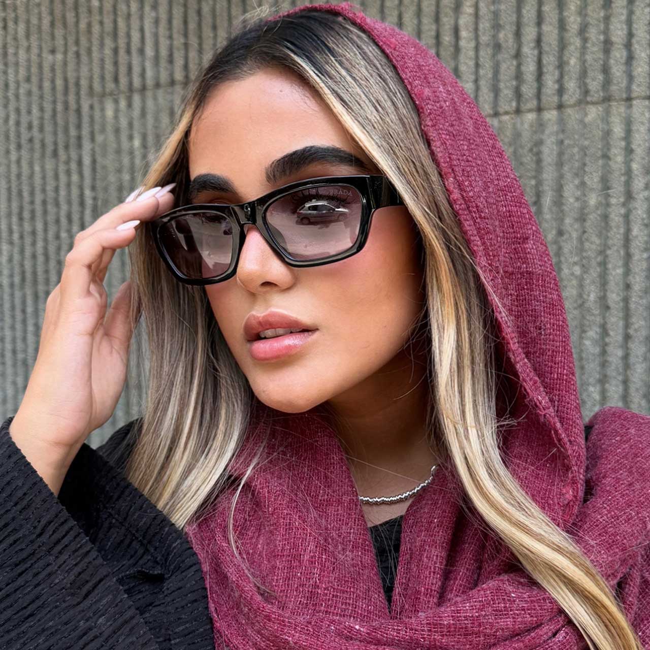 عینک آفتابی پرادا کد Prada 2495 — تصویر ۳